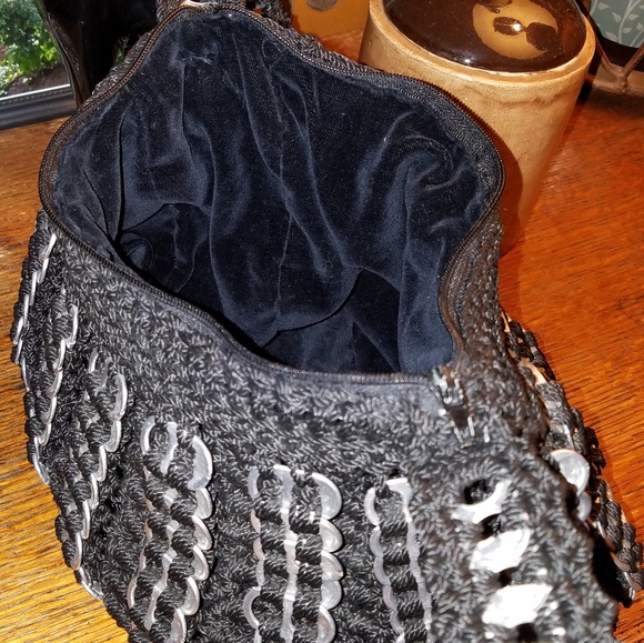 Eco chic crocheted tab purse - Picture 3 of 7